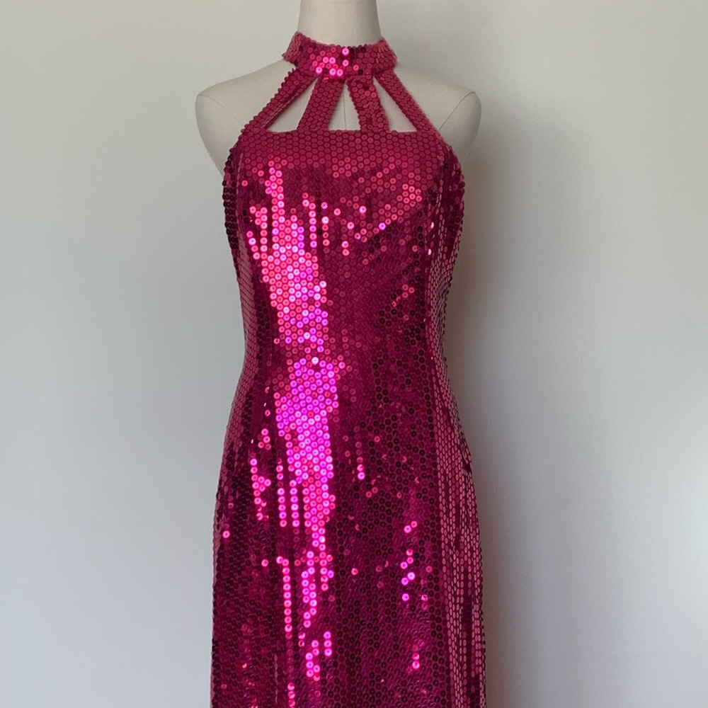 Fuchsia Sequined Body Hugging Gown - image 7